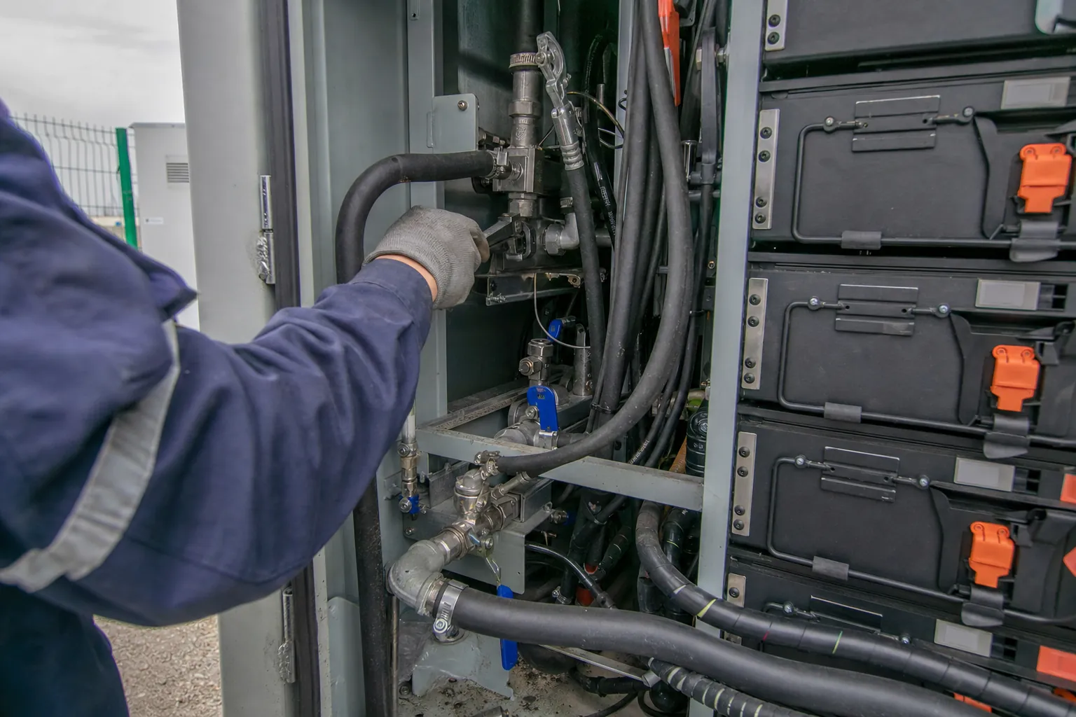 Representative liquid-cooling pipework inspection inside an energy storage cabinet